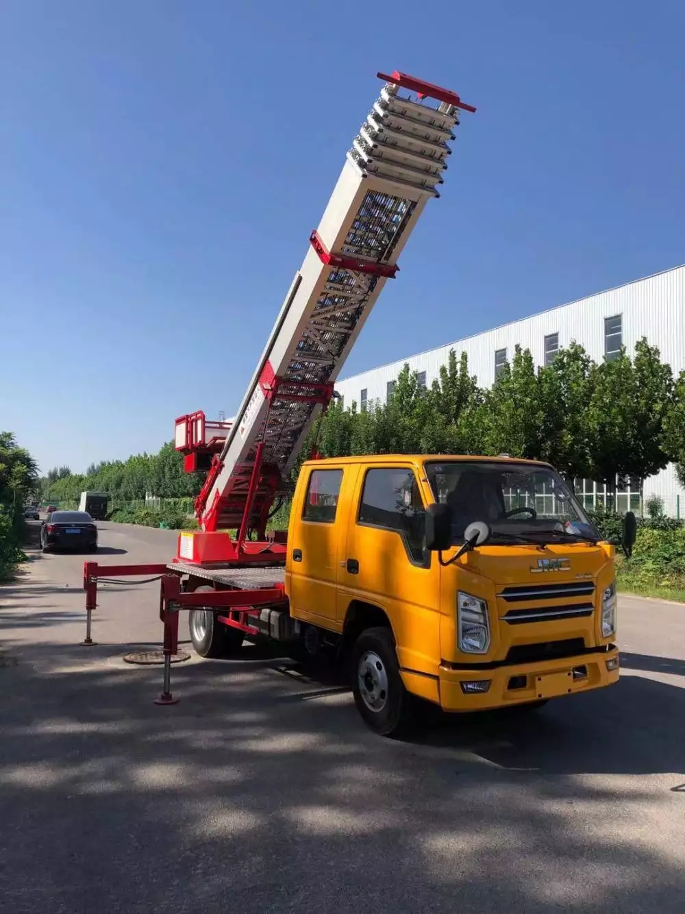 抱由镇附近的云梯车出租服务：轻松解决高空作业需求